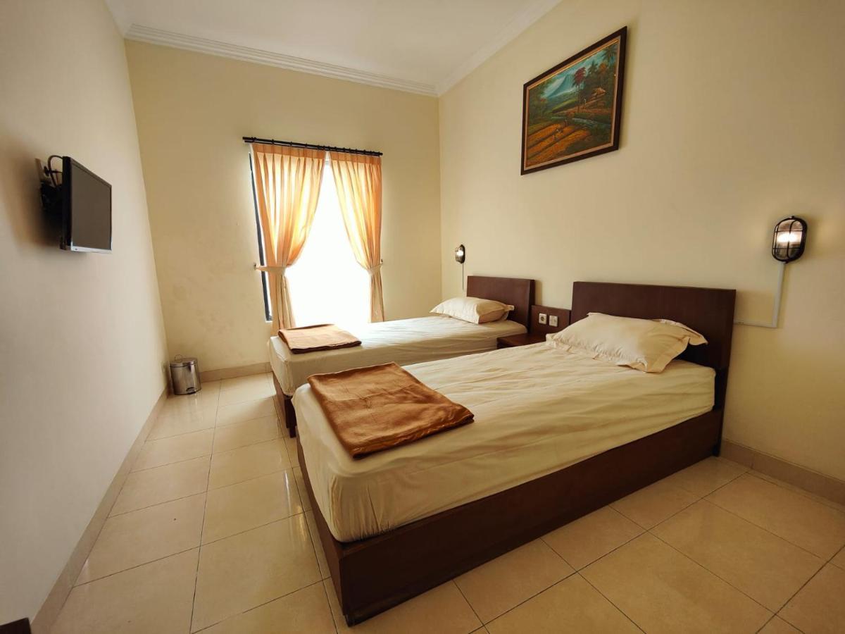 Adiputra Guesthouse 2 By Homiq Ngabean Buitenkant foto