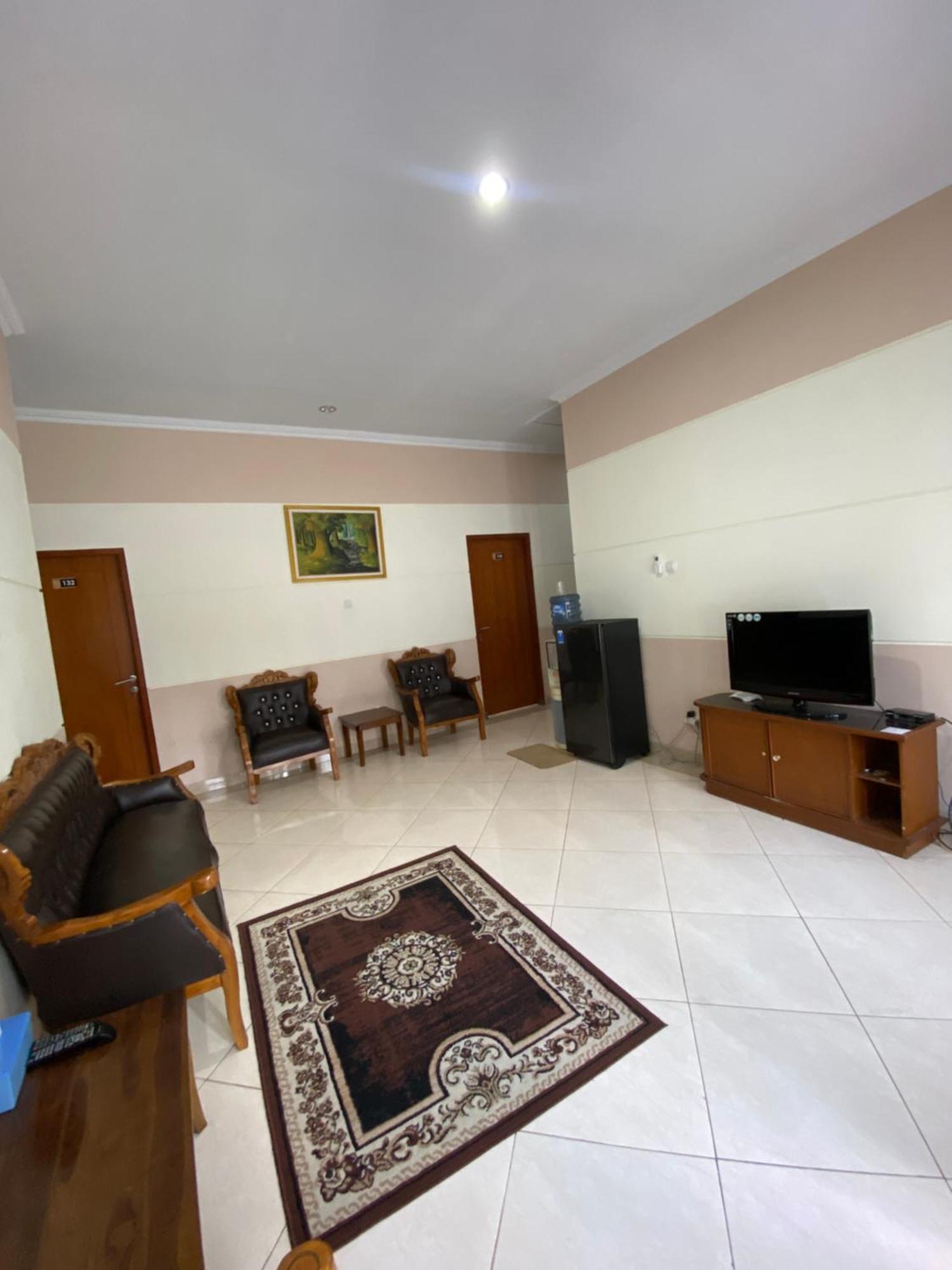 Adiputra Guesthouse 2 By Homiq Ngabean Buitenkant foto