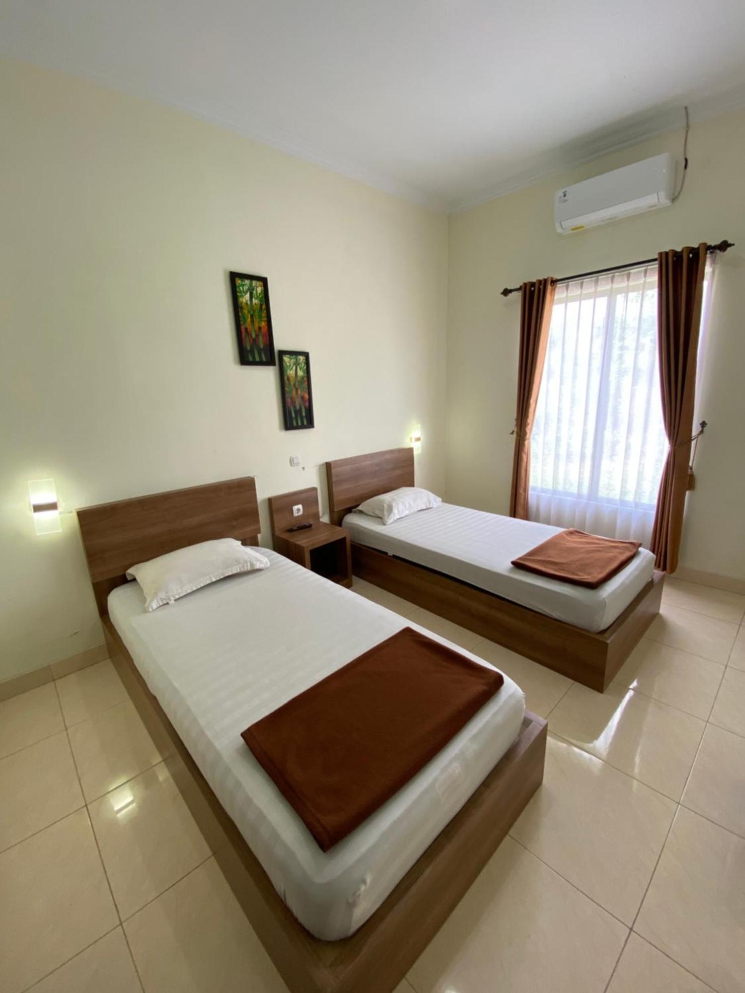 Adiputra Guesthouse 2 By Homiq Ngabean Buitenkant foto