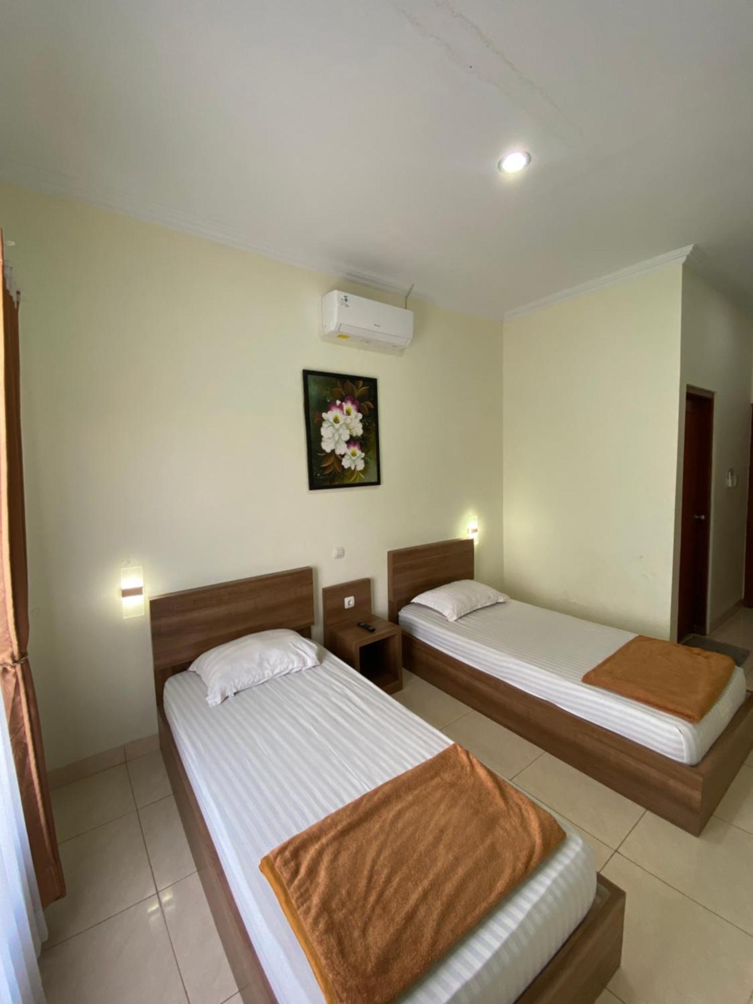 Adiputra Guesthouse 2 By Homiq Ngabean Buitenkant foto
